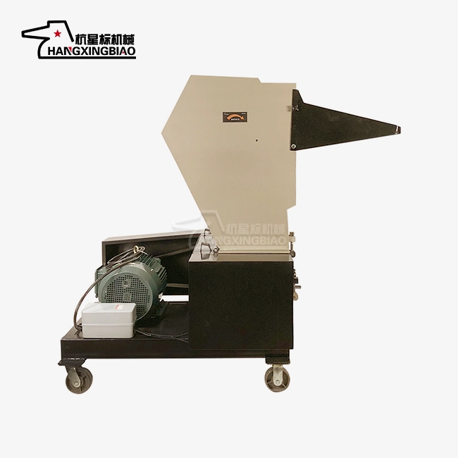 Plastic recycling crusher